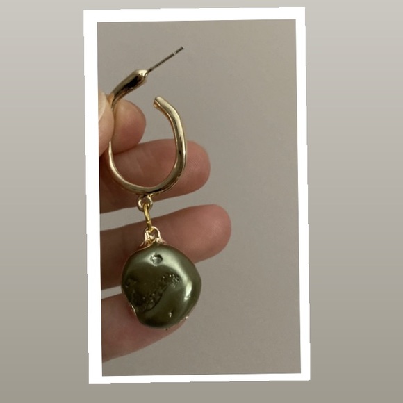 🐉Green pearl earrings🐉